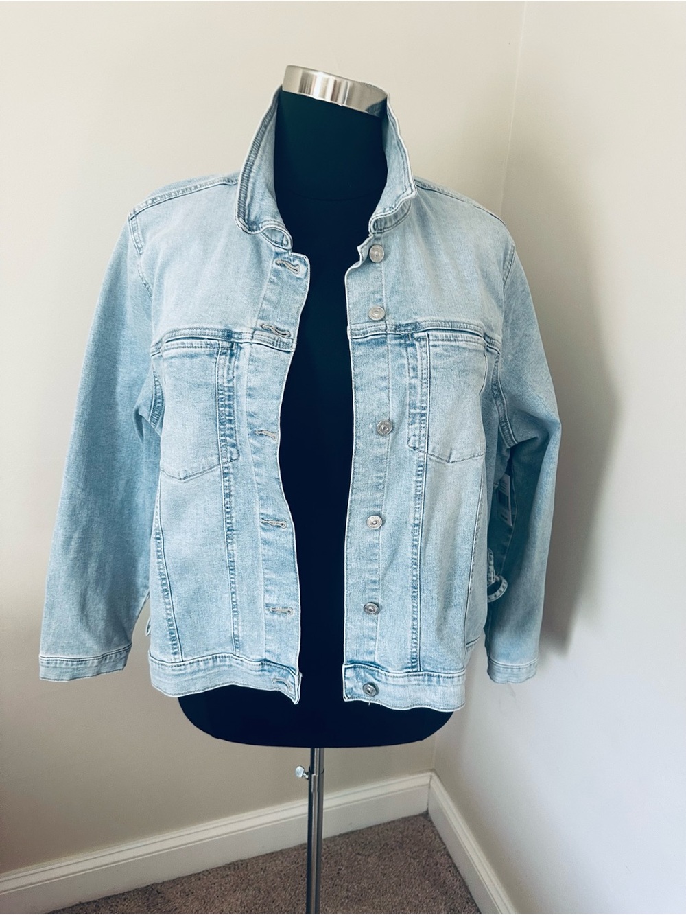NWT Light Wash Nicole Miller Denim Jacket - Women 3x w tie embellishments